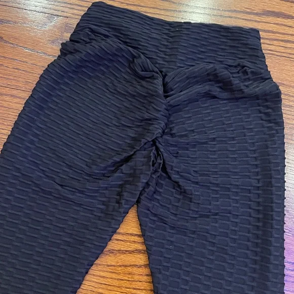 AMAZON | Scrunch Butt Leggings - Picture 4 of 4